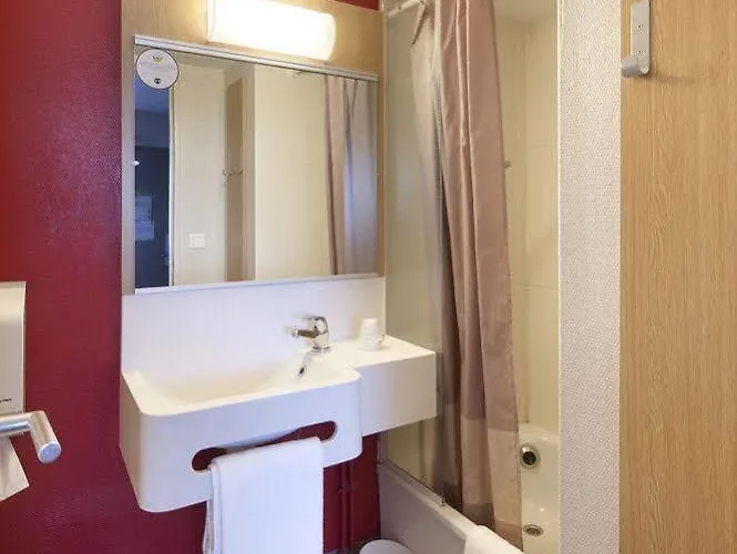 Grenoble Universite Hotel 2*