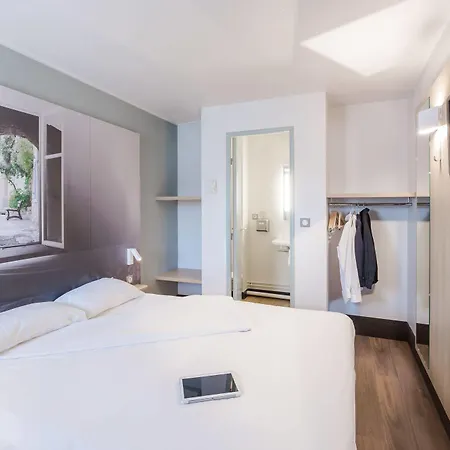 Grenoble Universite Hotel 2*